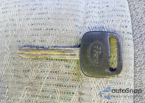 1999 Toyota Tacoma из США, поврежденный, VIN 4TAWM72N8XZ524885